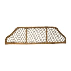 Bambusbord unter Schalttafel